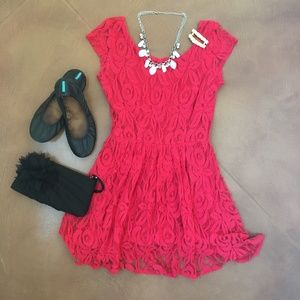 Beautiful Dress!  Great for the petite person!